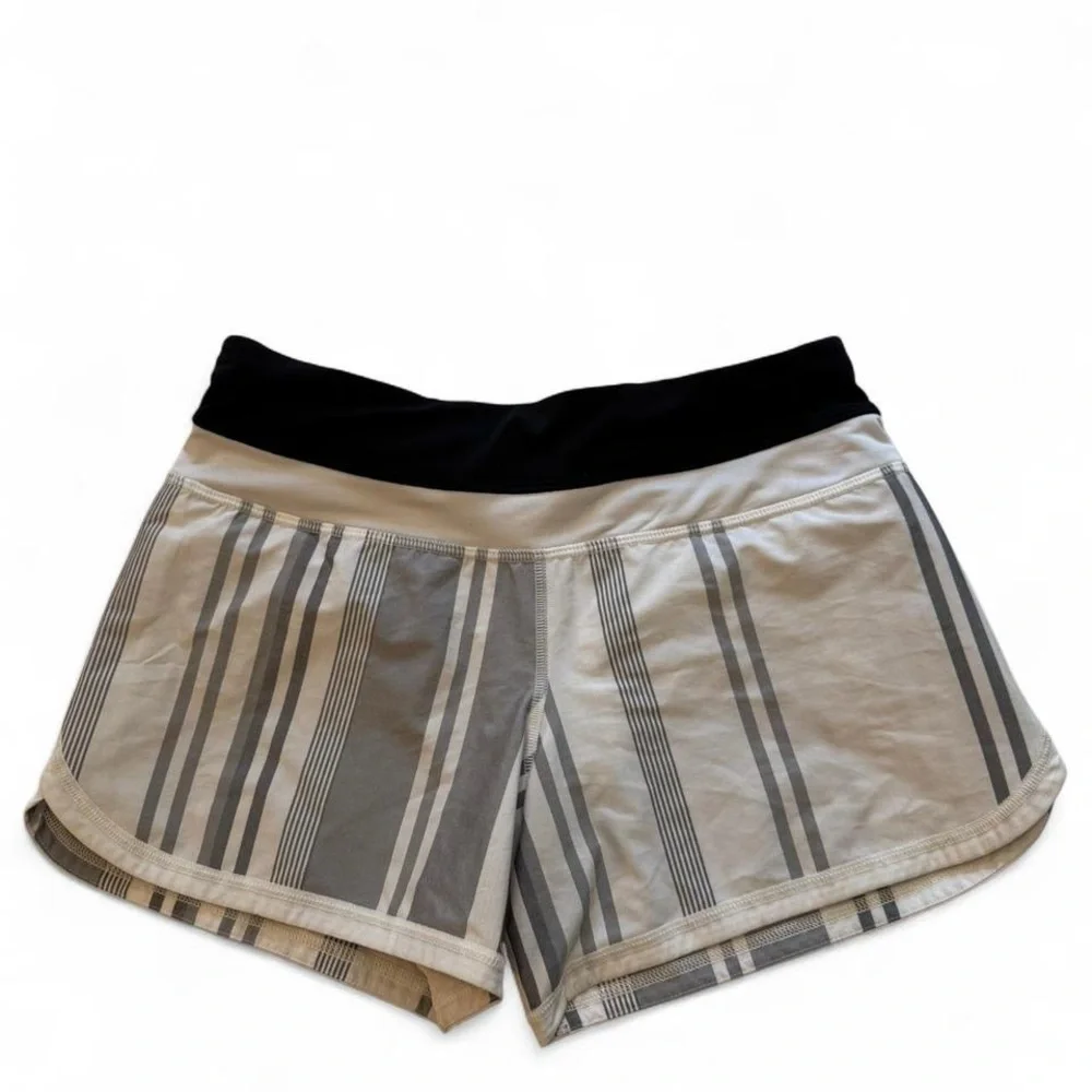 Lululemon Groovy Run Short - Stripe Nimbus Vertical / Black - est Size 4